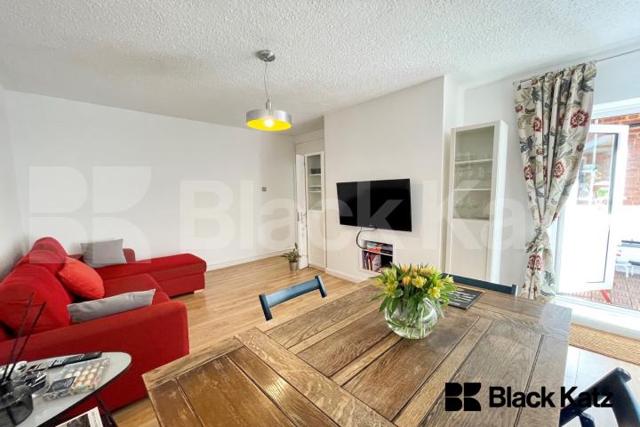 			Under Offer, 3 Bedroom, 1 bath, 1 reception Apartment			 Enid Street, Bermondsey